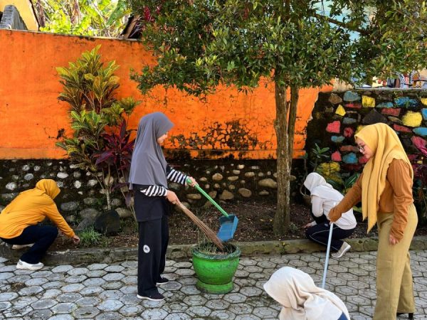 Wujudkan Jember Asri, SDN Banjarsengon 02 Giatkan Budaya Korvei Rutin