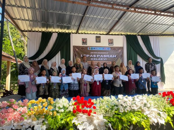 Khidmat dan Sukses, SDN Banjarsengon 02 Resmi Kembalikan Siswa Kelas VI Kepada Orang Tua