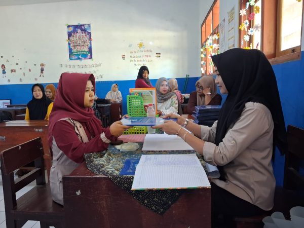 Sinergi Sekolah dan Orang Tua dalam Pengambilan Rapor Kelas 1–5 SDN Banjarsengon 2